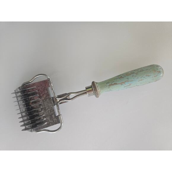 Vintage Pasta Cutter Vintage Kitchen Utensil Vintage Pastry Cutter Germany - Picture 3 of 6